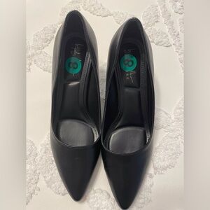 Nicole Miller Black Pointed Toe Mid-Heel Pumps